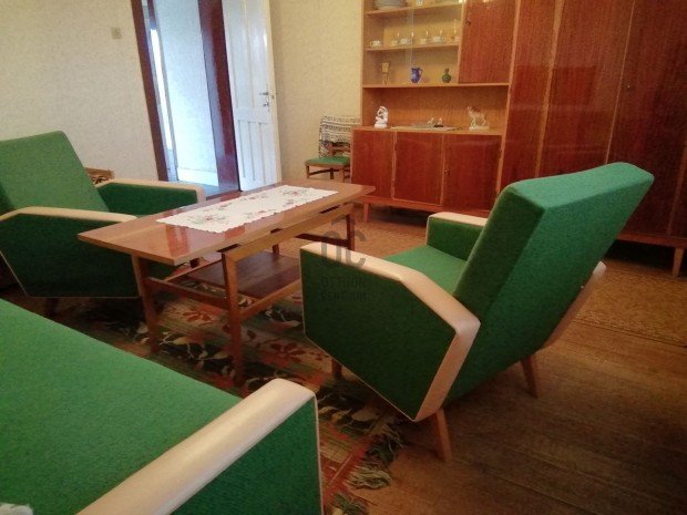 Elad� t�gla csal�di h�z Becsv�lgye sz�v�ben   kiv�l� elhelyezked�ssel