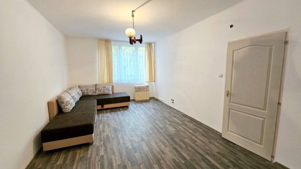 Eladó tégla építésű 43 m2-es felújított társasházi lakás Miskolcon