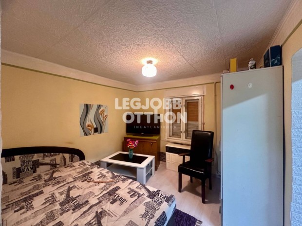 Elad� t�gla falazat� lakhat�sra is alkalmas gazdas�gi �p�let