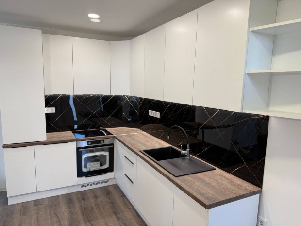 Elad� t�gla lak�s Dunaf�ldv�r