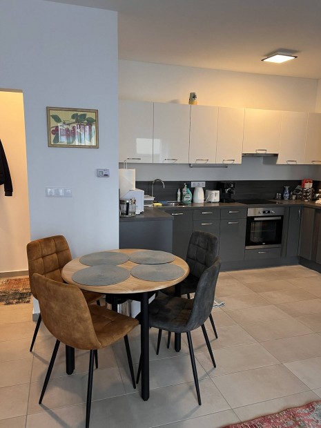 Elad� t�gla lak�s Gy�r 