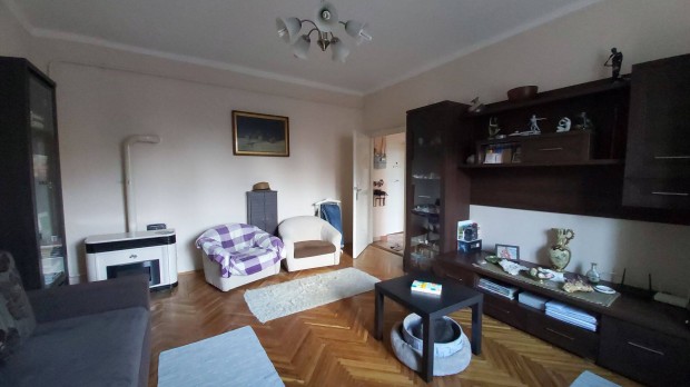 Elad� t�gla lak�s Sz�kesfeh�rv�ron