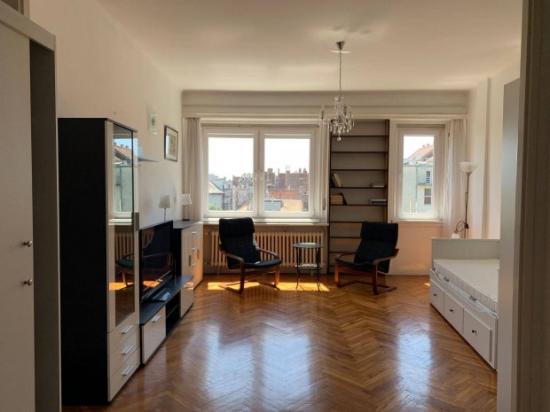 Elad� t�gla lak�s, Budapest I. V�ziv�ros, Batthy�ny utca