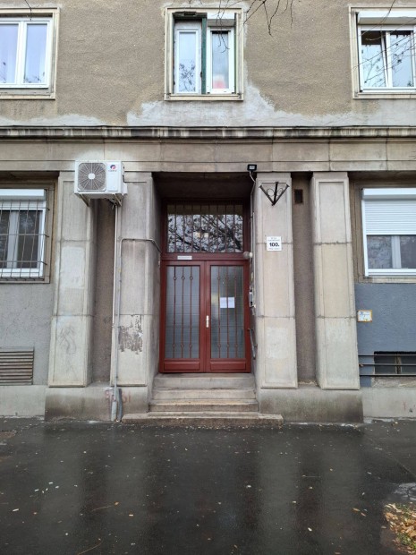 Elad� t�gla lak�s, Budapest XIV. Istv�nmez�, Hung�ria k�r�t 100