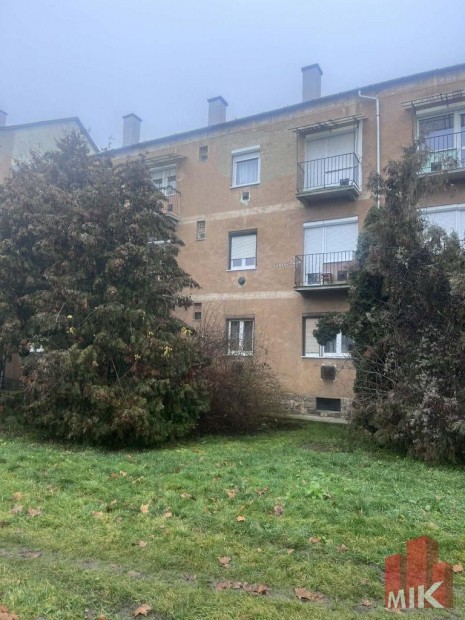 Elad� t�gla lak�s - Salg�tarj�n