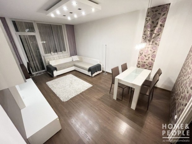 Elad� t�gla lak�s gar�zzsal Szeged-Kiskundorozsm�n!