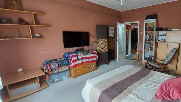 Elad� t�gla lak�s gar�zzsal Zalaegerszegen