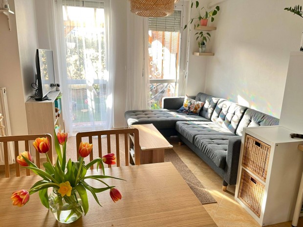 Elad� t�gla lak�s saj�t kerttel, G�d O�zis lak�park