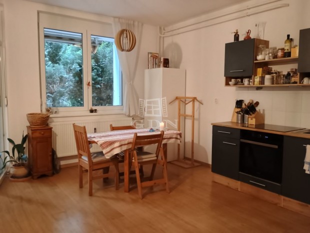 Elad� t�glalak�s Balatonf�red, Fels�v�ros