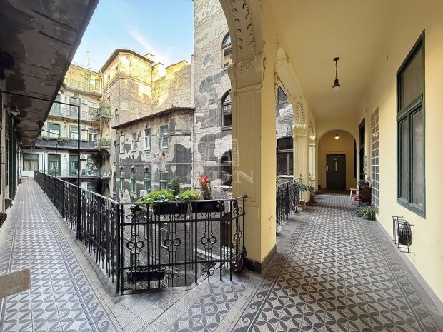 Elad� t�glalak�s Budapest VIII. ker�let, M�ty�s t�r