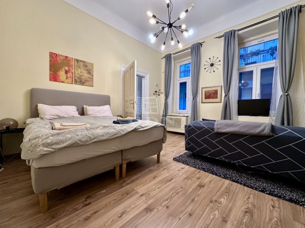 Elad� t�glalak�s Budapest VII. ker�let, Klauz�l utca