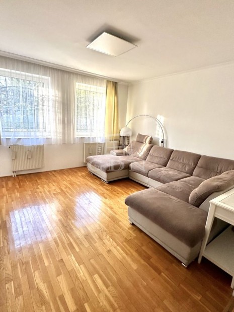 Elad� t�glalak�s Budapest XI. ker�let, R�tk�z utca