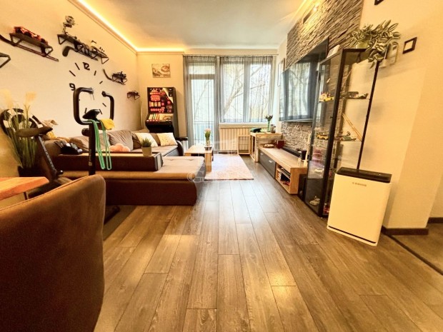 Elad� t�glalak�s Budapest XVI. ker�let, �jsz�sz utca