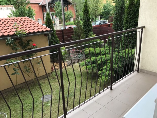 Elad� t�glalak�s Budapest XV. ker�let, E�tv�s utca