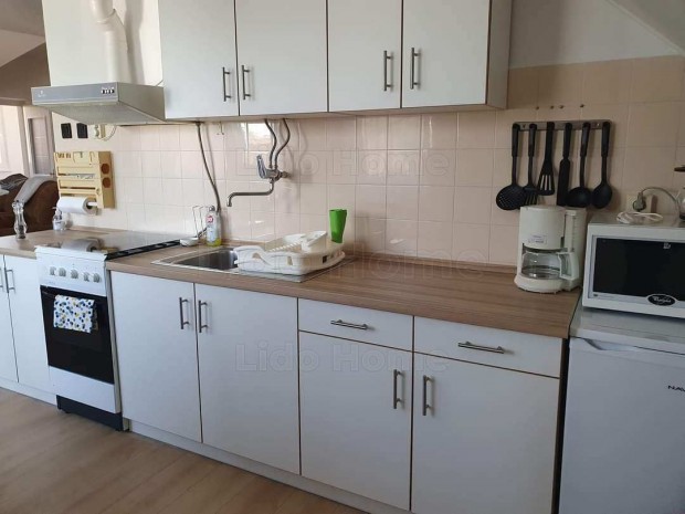 Elad� t�glalak�s Fony�don