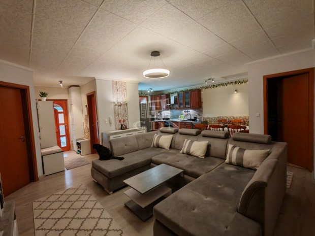 Elad� t�glalak�s P�cel, Kopaszhegy -lak�s