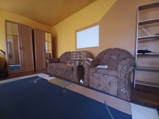 Elad� t�glalak�s Tiszakeszi, Posta utca