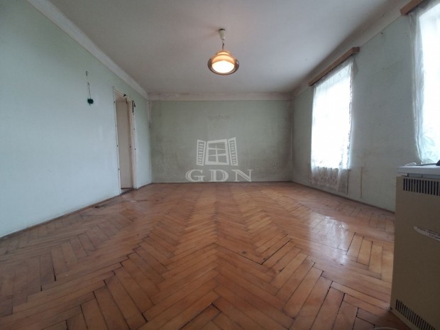 Elad� t�glalak�s Tiszakeszi, Posta utca