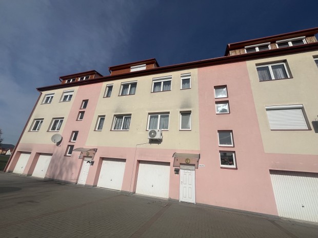 Elad� t�glalak�s, B�tonyterenye