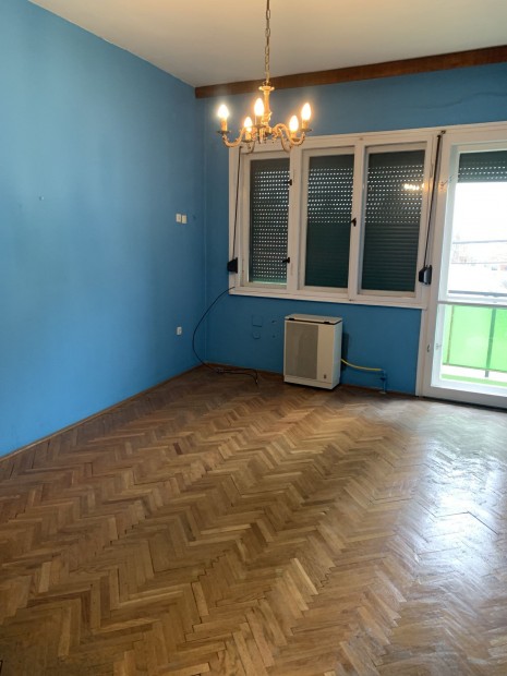 Elad� t�glalak�s, Eger