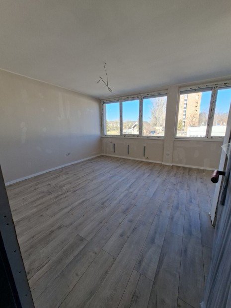 Elad� t�glalak�s, Eger