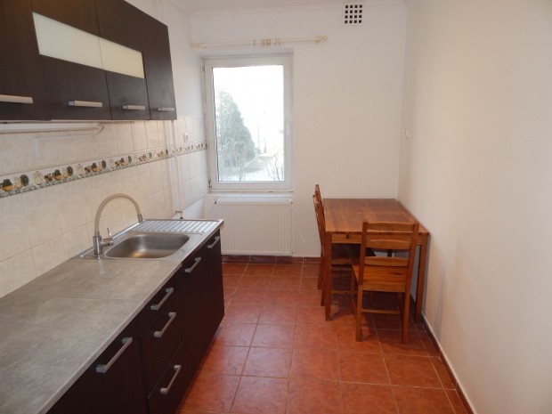 Elad� t�glalak�s, Esztergom-Kertv�ros