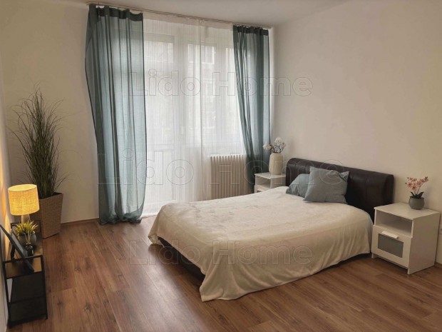 Elad� t�glalak�s - Tatab�nya, M�rt�rok �tja