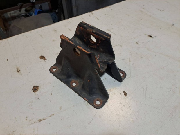 Elad teheraut / autbusz / busz vonfej / vonszem vontatsi pont