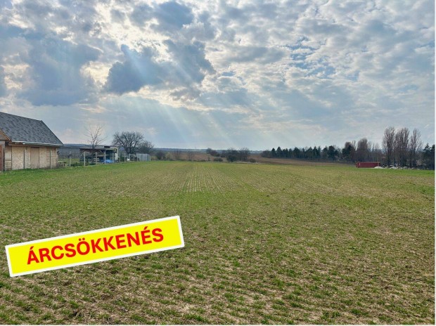 Elad� telek Balatonsz�rsz�