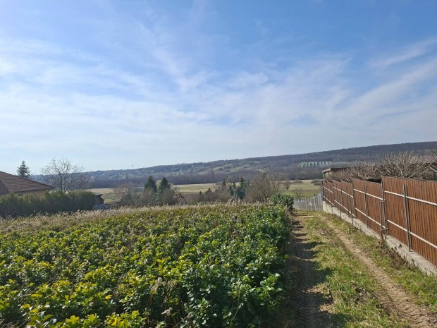 Elad� telek Cserszegtomajon