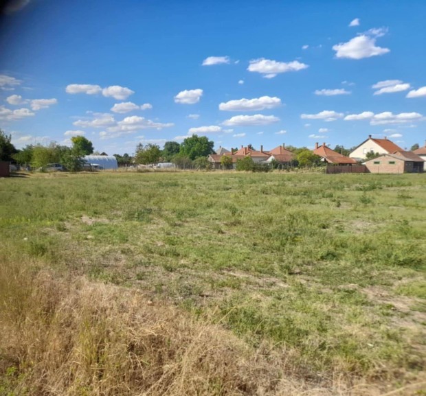 Elad� telek Derekegyh�zon