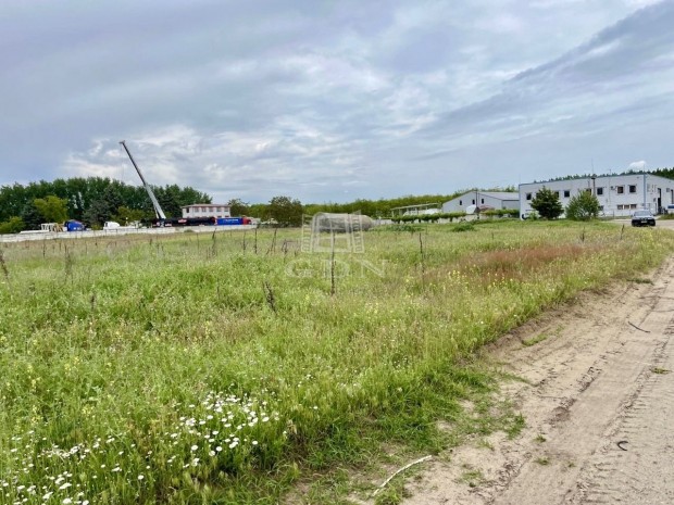 Elad� telek Fels�pakony, Dinamikusan fejl�d� lok�ci�