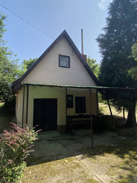 Eladó telek Lovasberényben, Hársas-hegyen - présházzal, pincével