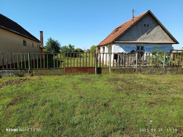 Elad� telek Monostorp�lyiban 