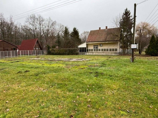 Elad� telek Polg�ron