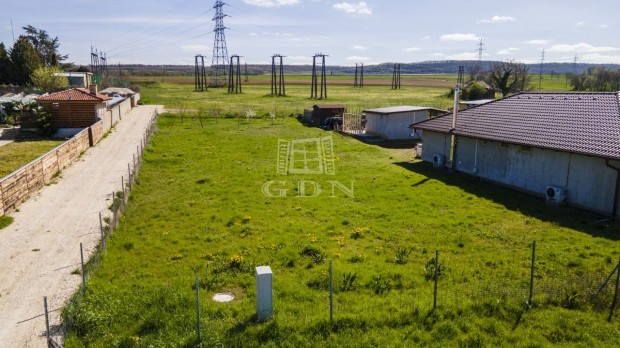 Elad� telek Sz�nt�d, Sz�nt�di utc�ban