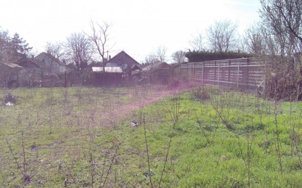 Elad� telek Tiszaalp�ron