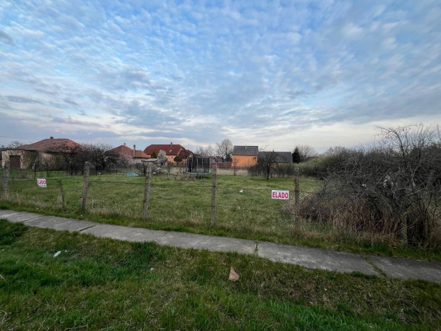 Elad� telek, F�zesabony telepi r�sz�n