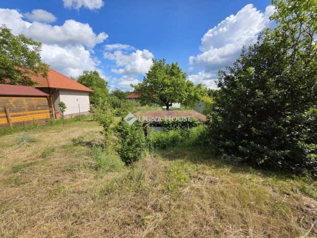 Eladó telek, Törökbálint
