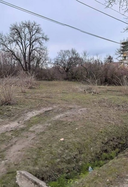 Elad� telek h�z�p�t�shez