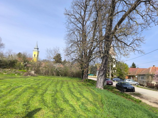 Elad� telek h�z�p�t�shez