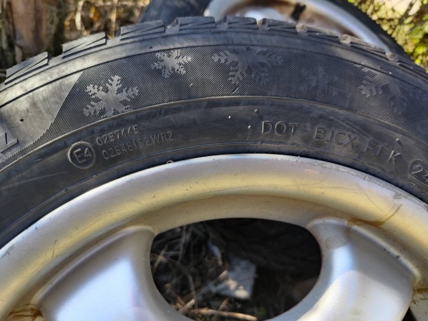 Elad tli gumi felnivel 