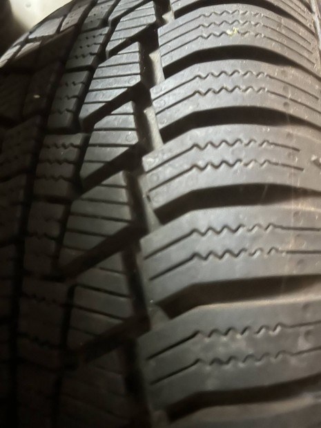 Elad� t�li gumi felnivel szinte �j