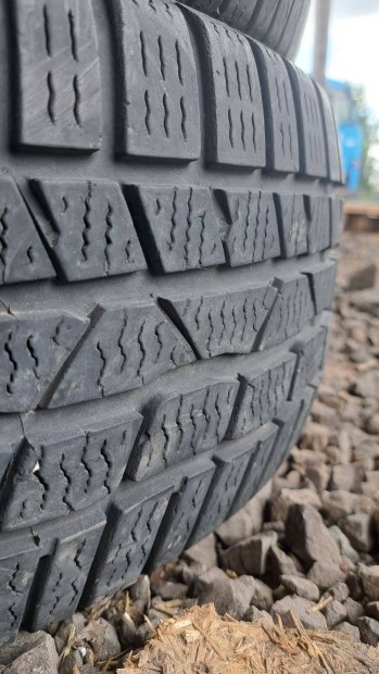 Eladó téli gumi garnitúra 205/60 R16