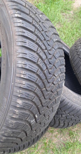 Elado teligumi 215/45r16