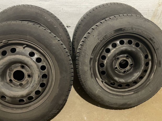 Eladó téligumi Debica frigo 195/65 R15 + lemezfelni.