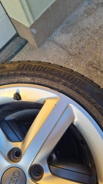 Elad tligumi Felnive 225/50 R17 Bridgeston