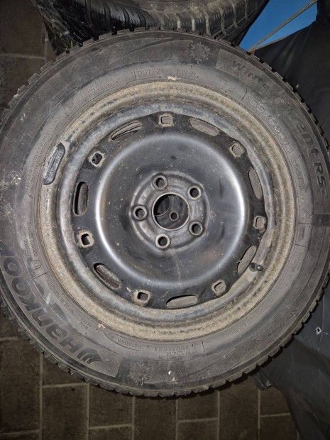 Elado teligumi felnivel