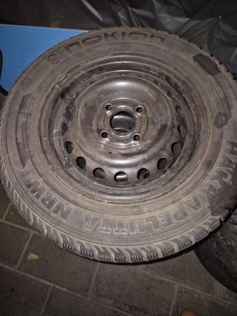 Elado teligumi felnivel