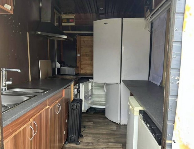 Elad� teljesen felszerelt b�f�kocsi - azonnal haszn�lhat�!